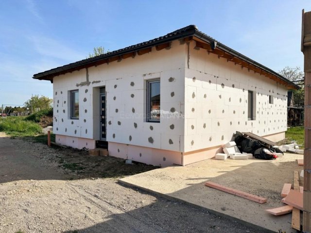 Eladó családi ház, Szombathelyen 39.9 M Ft, 4 szobás