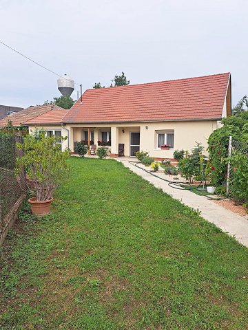 Eladó családi ház, Újfehértón 37.8 M Ft, 2 szobás