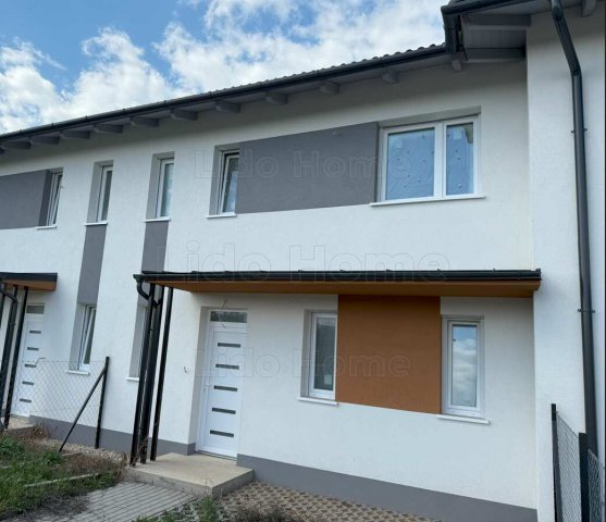 Eladó téglalakás, Balatonföldváron 89.9 M Ft, 10 szobás