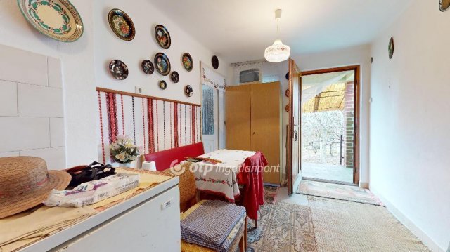 Eladó nyaraló, Szirmabesenyőn 9.99 M Ft, 1 szobás