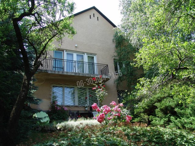 Eladó családi ház, Budapesten, III. kerületben 220 M Ft