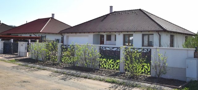 Eladó családi ház, Debrecenben 188 M Ft, 4 szobás