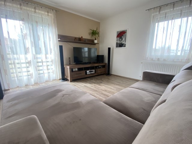 Eladó téglalakás, Győrött 72 M Ft, 3 szobás