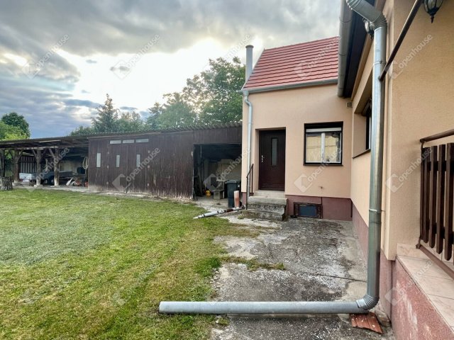 Eladó családi ház, Nagycenken 59.9 M Ft, 2 szobás