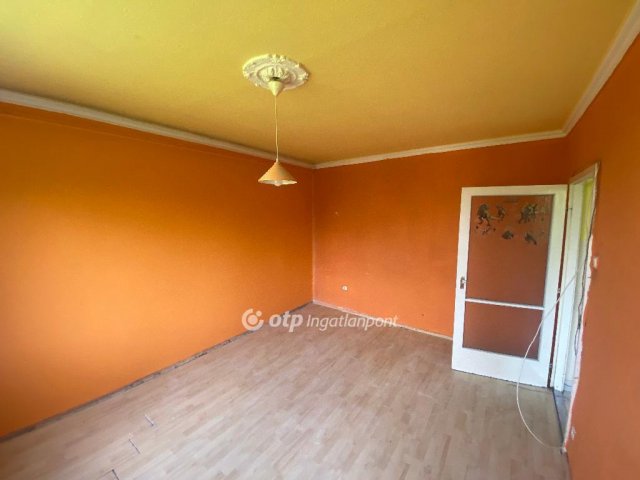 Eladó panellakás, Nyíregyházán 24.99 M Ft, 2 szobás