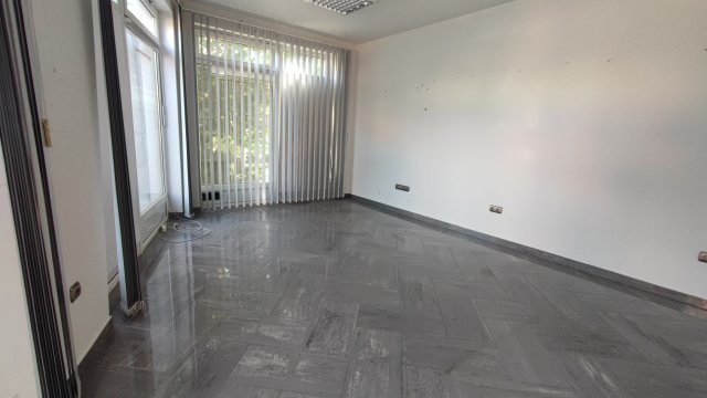 Kiadó üzlethelyiség, Gödöllőn 200 E Ft / hó