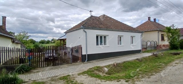 Eladó családi ház, Batykon 33 M Ft, 3 szobás