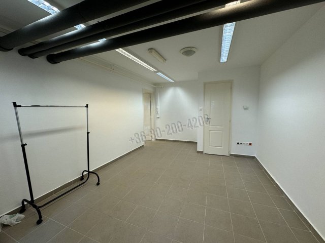Eladó üzlethelyiség, Mosonmagyaróváron 32.99 M Ft