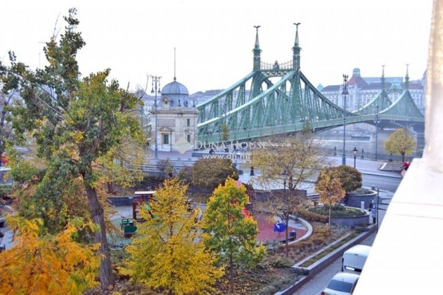 Eladó téglalakás, Budapesten, V. kerületben 97.9 M Ft, 1 szobás