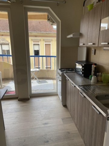 Kiadó téglalakás, albérlet, Szegeden 180 E Ft / hó, 2 szobás