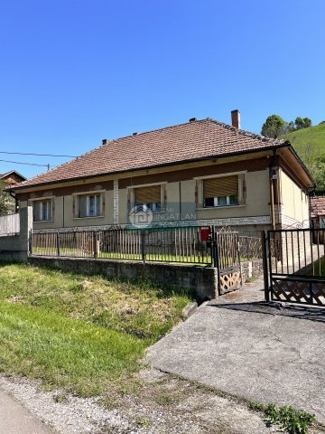 Eladó családi ház, Ózdon 16.5 M Ft, 4+2 szobás