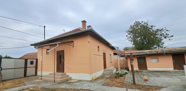 Eladó családi ház, Gyulán 27.9 M Ft, 1+2 szobás