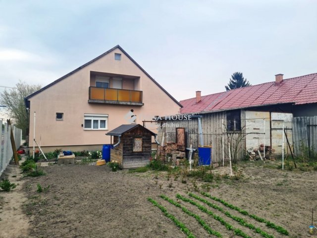 Eladó családi ház, Siófokon 54.2 M Ft, 5 szobás