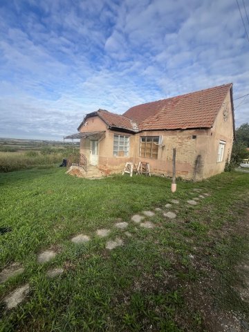 Eladó családi ház, Csikóstőttősön 3.8 M Ft, 2 szobás