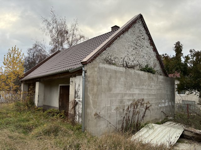 Eladó családi ház, Tésen 25.273 M Ft, 1 szobás