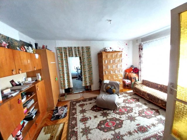 Eladó családi ház, Kisbéren 46.9 M Ft, 5 szobás