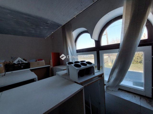 Eladó családi ház, Nagybaracskán 12.9 M Ft, 6+2 szobás