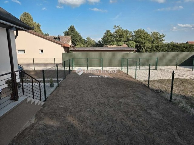 Eladó téglalakás, Vecsésen 80.5 M Ft, 4 szobás