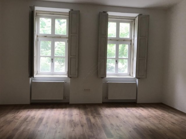 Eladó téglalakás, Szentesen 25 M Ft, 2 szobás
