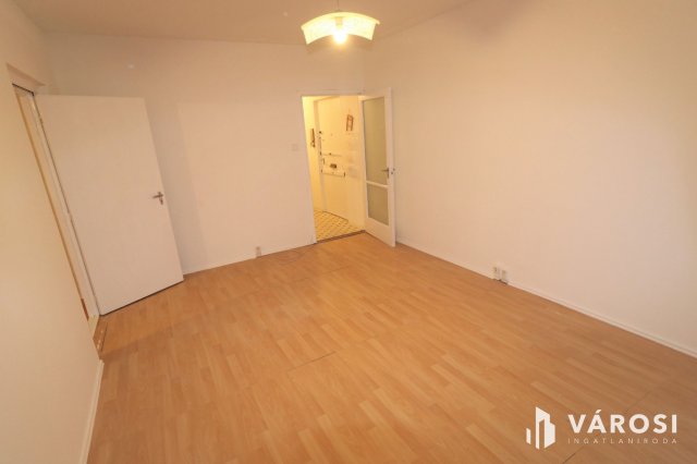 Kiadó panellakás, albérlet, Szegeden 150 E Ft / hó, 3 szobás