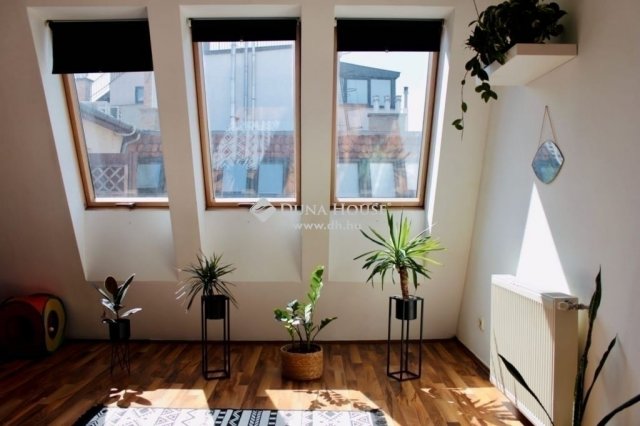 Eladó téglalakás, Budapesten, VI. kerületben 82.6 M Ft, 2 szobás