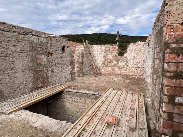 Eladó családi ház, Pilisszentkereszten 55 M Ft, 2 szobás
