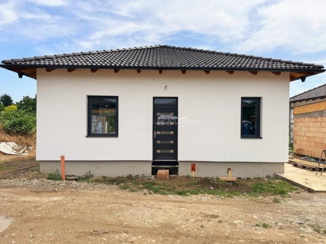 Eladó családi ház, Szombathelyen 48 M Ft, 4 szobás