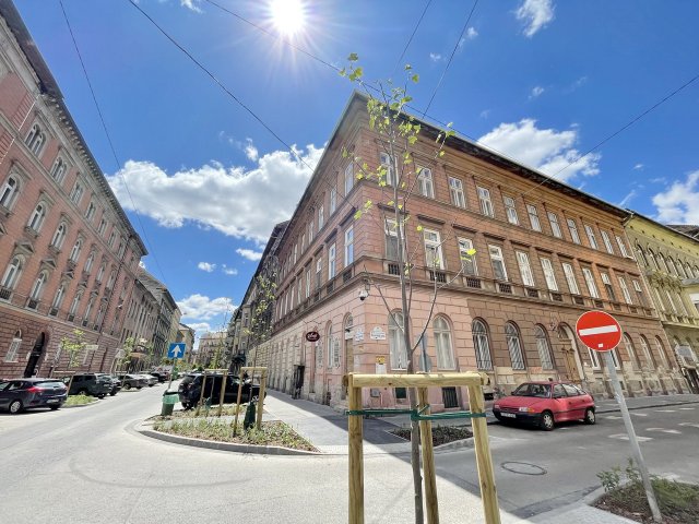 Eladó téglalakás, Budapesten, VIII. kerületben, Bezerédj utcában