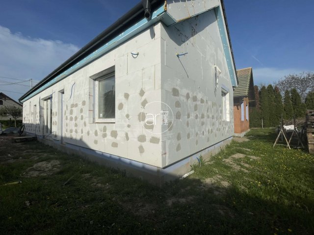 Eladó családi ház, Szegeden 89.9 M Ft, 4 szobás