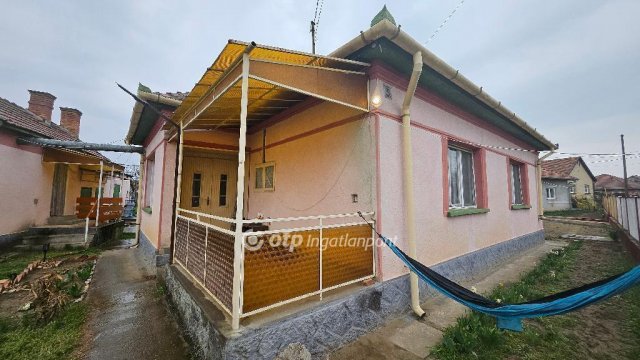 Eladó családi ház, Farmoson 38.9 M Ft, 4 szobás