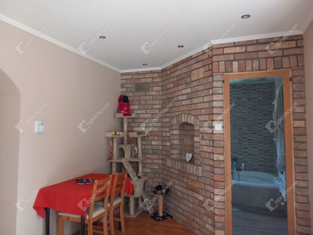 Eladó családi ház, Tiszajenőn 16.9 M Ft, 2 szobás
