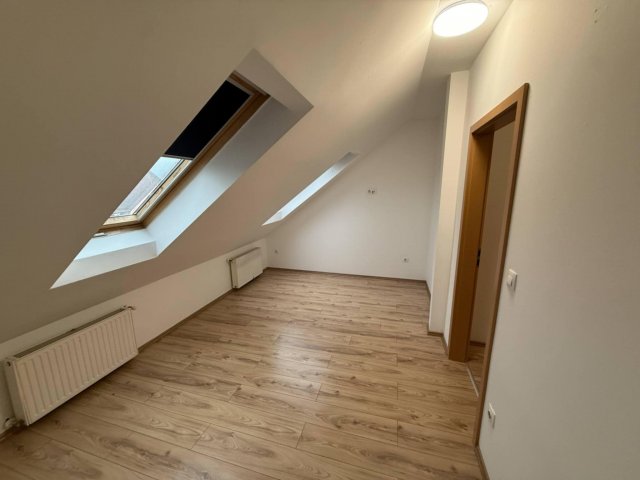 Eladó téglalakás, Mosonmagyaróváron 34.99 M Ft, 2 szobás