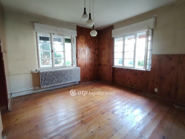 Eladó családi ház, Pécsett 55 M Ft, 4 szobás