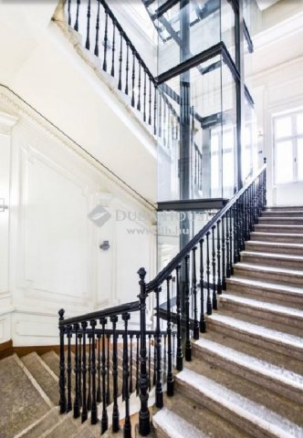 Eladó téglalakás, Budapesten, VI. kerületben 199.98 M Ft