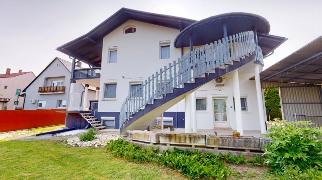 Eladó családi ház, Zalakaroson 99.9 M Ft, 12 szobás