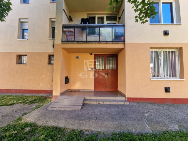 Eladó téglalakás, Hatvanban 34 M Ft, 2 szobás