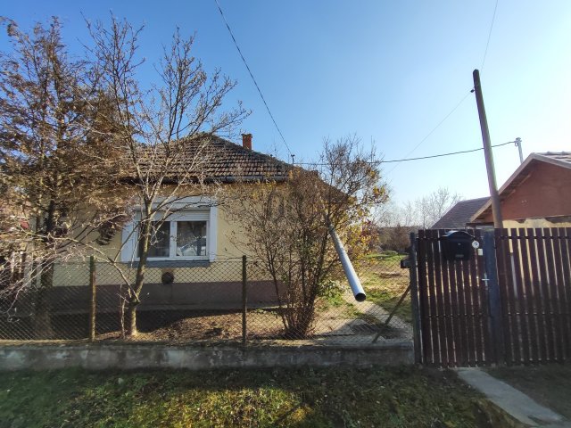 Eladó családi ház, Karácsondon 24 M Ft, 3 szobás