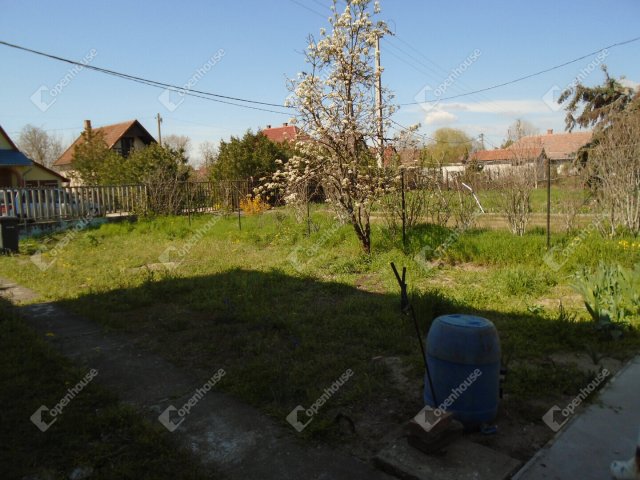 Eladó családi ház, Cserkeszőlőn 13.5 M Ft, 1 szobás