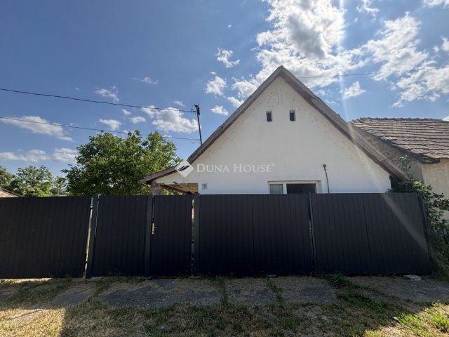 Eladó családi ház, Nagysápon 16.2 M Ft, 1 szobás