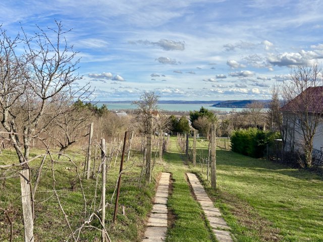 Eladó nyaraló, Balatonfüreden 98 M Ft, 1+2 szobás