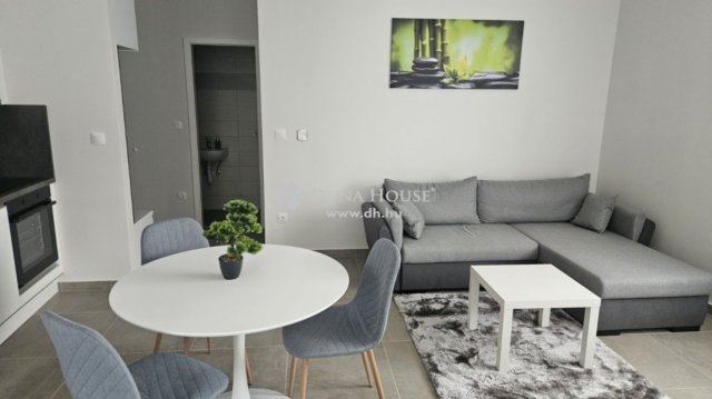Kiadó téglalakás, albérlet, Pécsett 350 E Ft / hó, 3 szobás