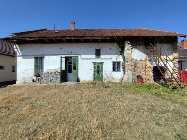Eladó családi ház, Kiskunfélegyházán 42 M Ft, 4 szobás