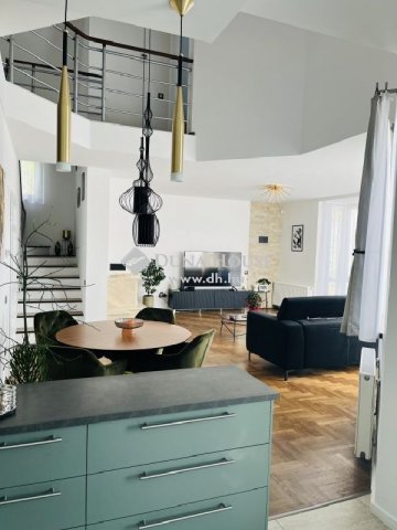 Eladó családi ház, Szentendrén 214.9 M Ft, 4 szobás