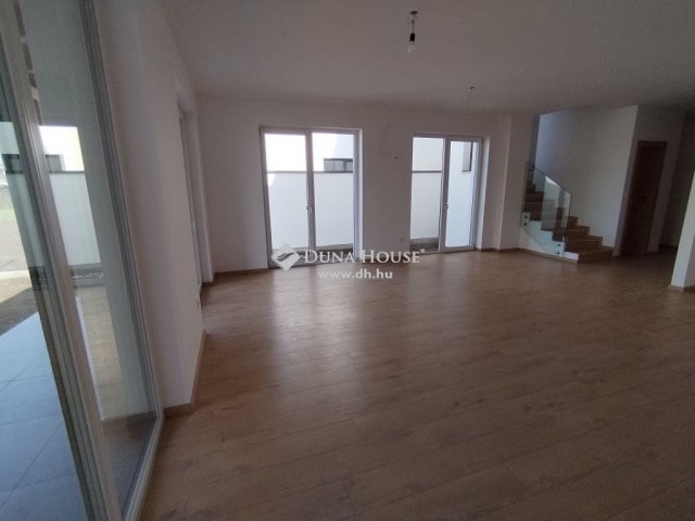 Eladó ikerház, Szegeden 175 M Ft, 6 szobás / költözzbe.hu