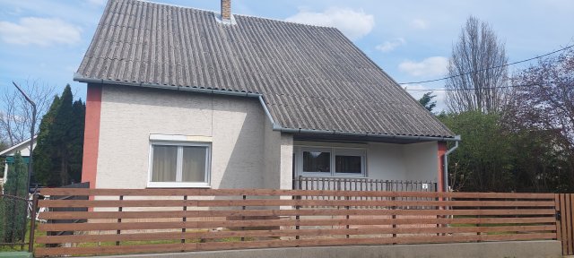Eladó családi ház, Dombóváron 42.9 M Ft, 4 szobás