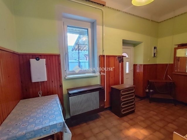 Eladó családi ház, Vecsésen 37.5 M Ft, 3 szobás