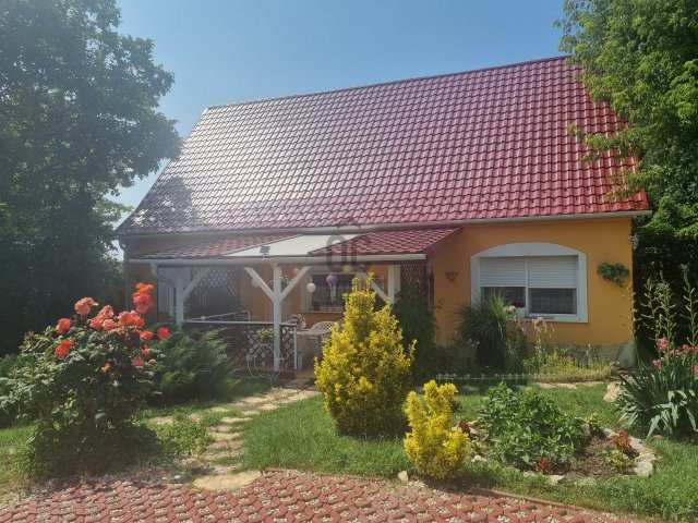 Eladó családi ház, Siófokon 104.9 M Ft, 4 szobás