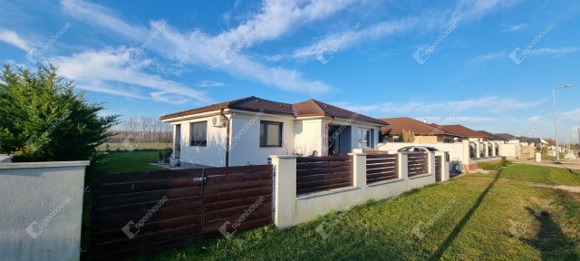 Eladó családi ház, Győrzámolyon 104 M Ft, 5 szobás
