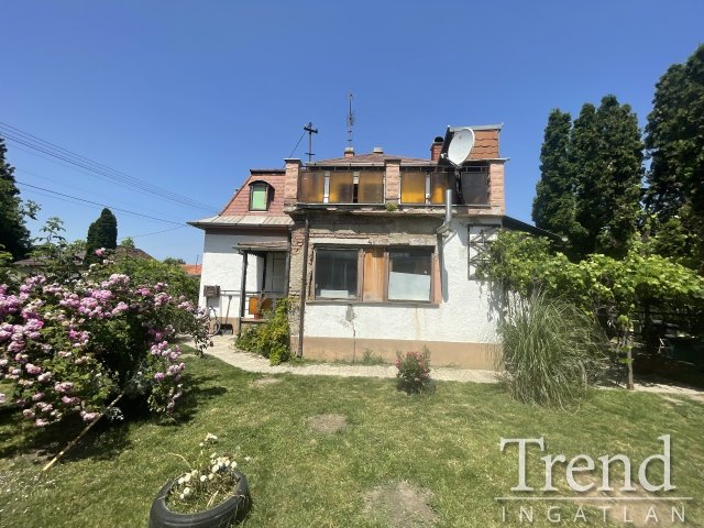 Eladó családi ház, Dunaújvárosban 52 M Ft, 5 szobás