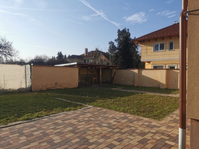 Eladó családi ház, Adonyban 79.9 M Ft, 4+1 szobás